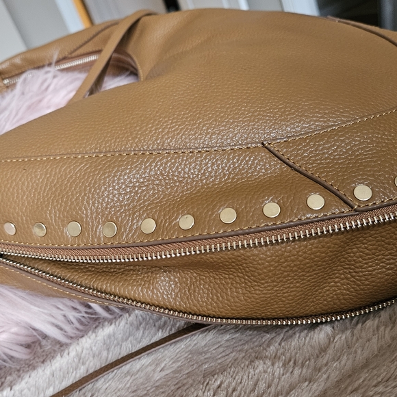 Brand new Vince Camuto hobo shoulder bag in Tan - Picture 9 of 10